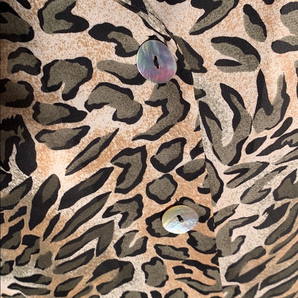 Short sleeve animal print top - Picture 2 of 3